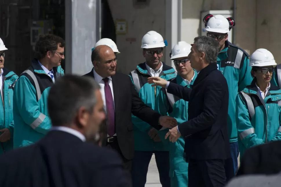 EN EL BRACHO. La cordialidad reinó en el encuentro entre el gobernador Manzur y el presidente Macri. Ahora se avecina el debate fiscal. la gaceta / foto de jorge olmos sgrosso