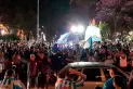Los hinchas de Atlético coparon la plaza Independencia para festejar la clasificación