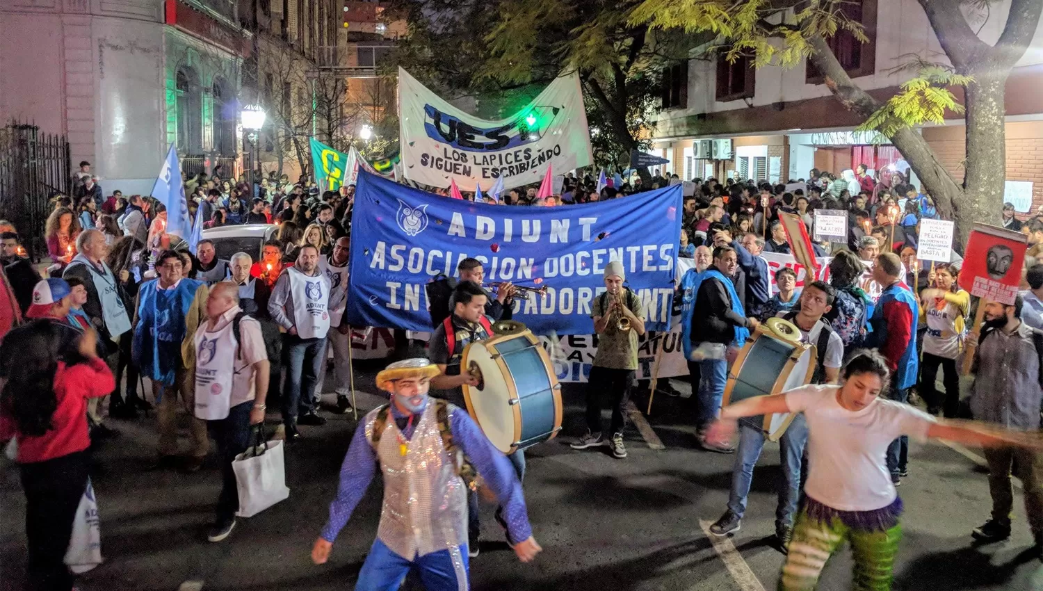 MARCHA DOCENTE. Convocaron a todos a participar de la medida.