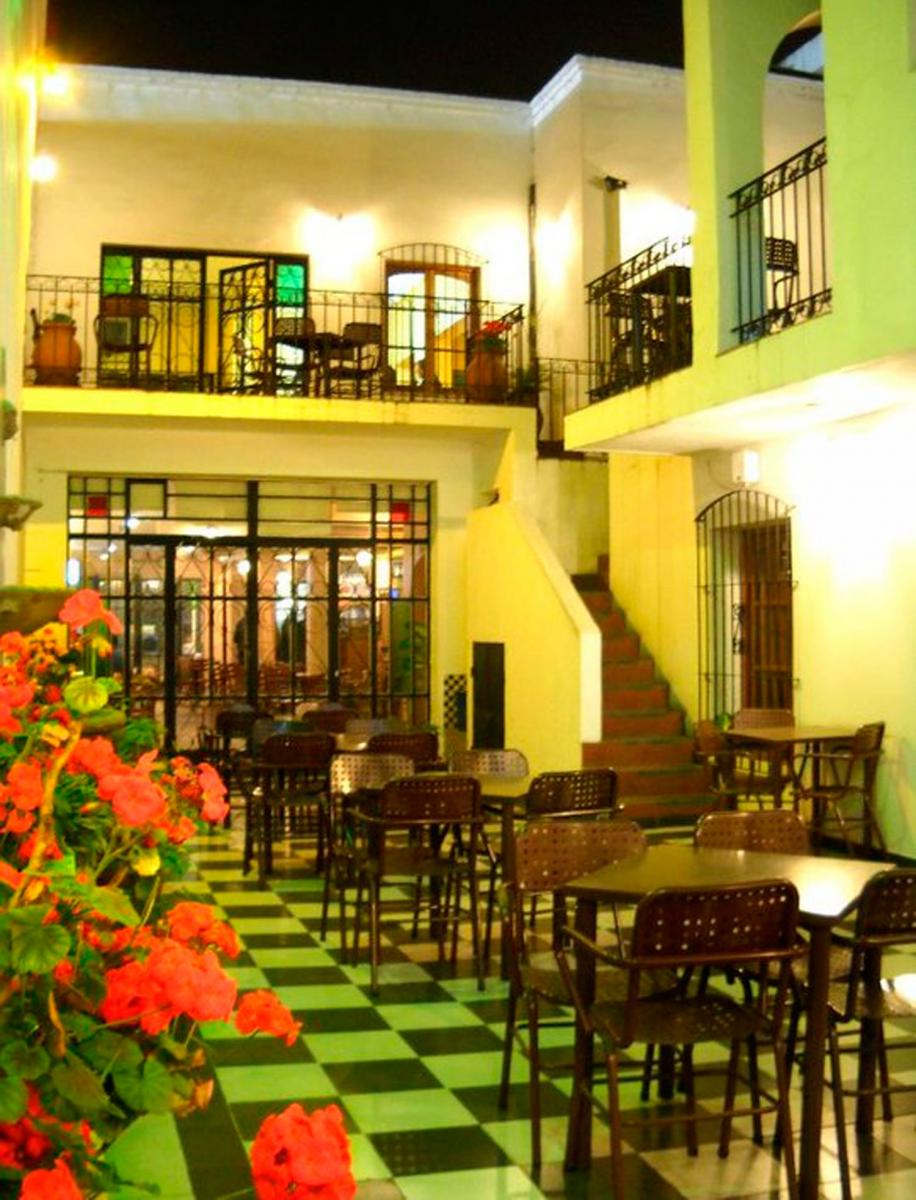 DE NOCHE. El interior del Patio Lorca.