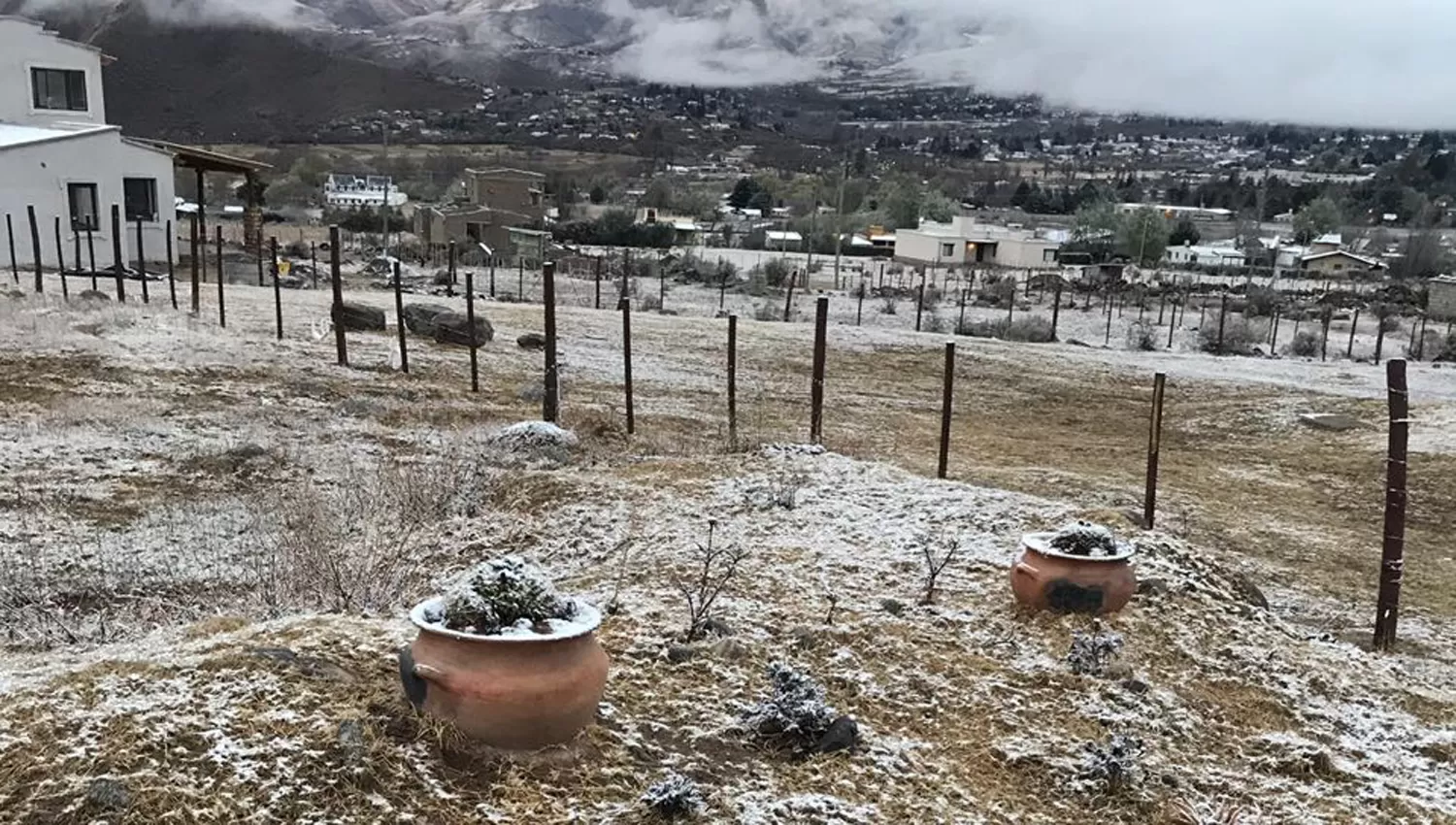 TAFÍ DEL VALLE. Los Valles amanecieron nevados y con -2°.