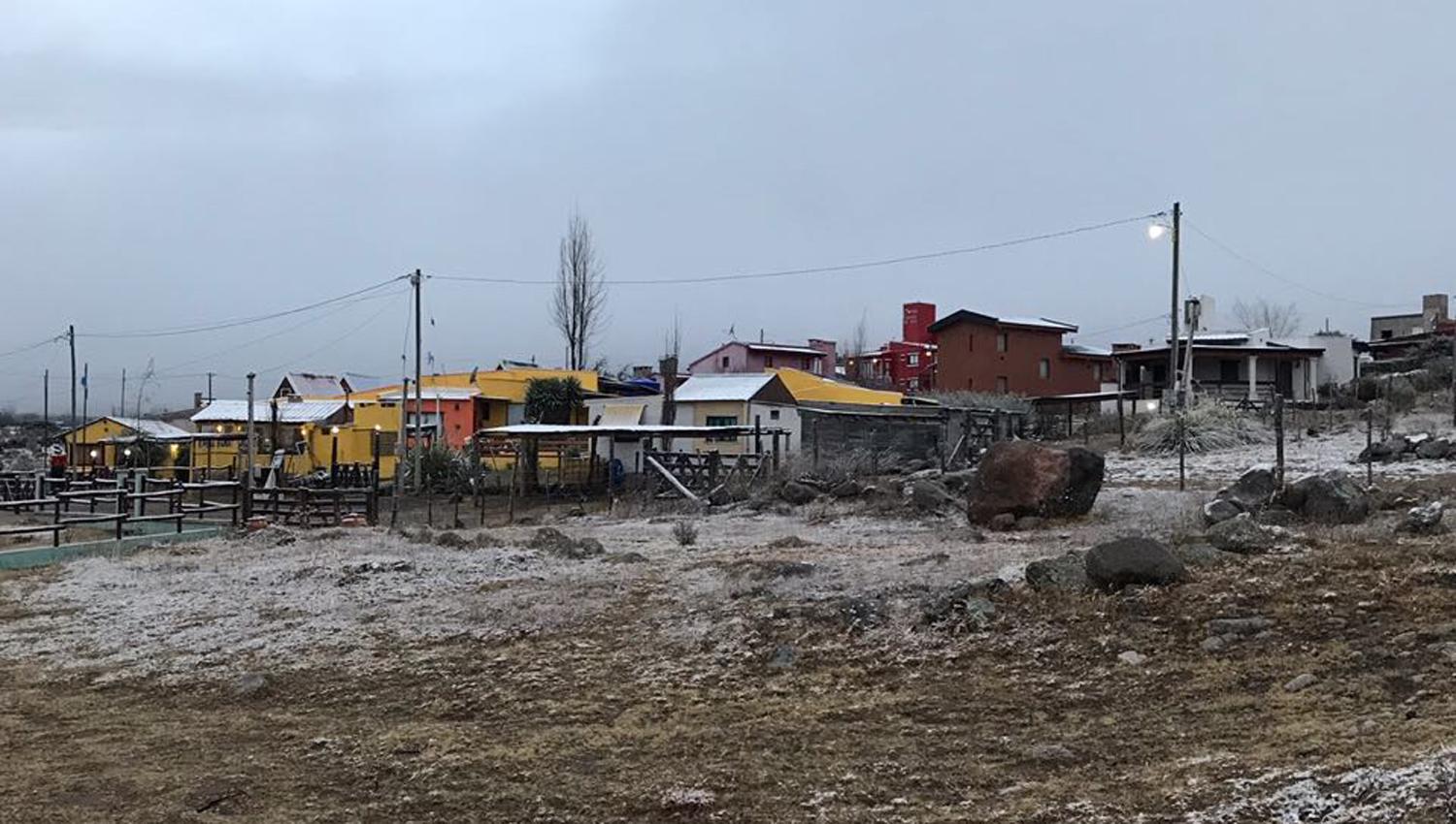 TAFÍ DEL VALLE. Los Valles amanecieron nevados y con -2°.