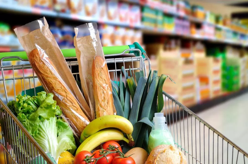 ABASTECIDOS PERO CAROS. La suba de los alimentos será del 12%, según se adelanto y no habrá escasez.  