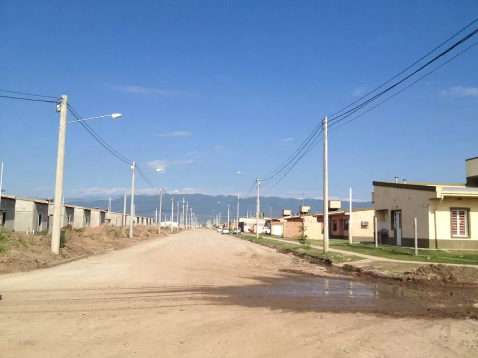 OTRO LOMAS DE TAFÍ. El barrio Manantial Sur consta de 2.500 casas en el acceso suroeste de la capital. 