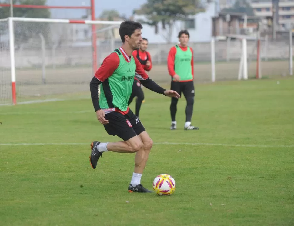 BUEN PIE. “Palito” Fernández puede aportar la cuota de fútbol que necesita San Martín para lograr la primera victoria. la gaceta / foto de Antonio Ferroni