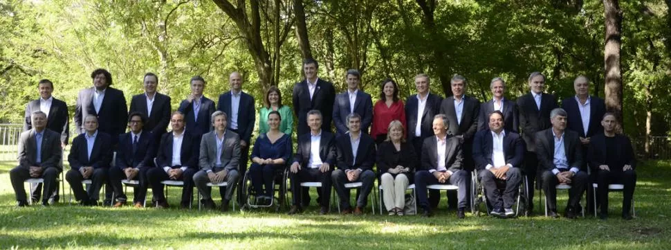 LOS QUE NO ESTÁN. El 2 de diciembre de 2015, Macri presentó a su gabinete. De esa conformación, ya no están en el plantel Mario Quintana, Esteban Bullrich (asumió como senador), Alfonso Prat Gay, José Cano (asumió como diputado), Jorge Lemus, Juan José Aranguren, Gustavo Lopetegui, Susana Malcorra y Francisco Cabrera. Lino Barañao y Luis Miguel Etchevehere, quienes pasarían al rol de secretarios, ya anticiparon que abandonarían el gabinete. 