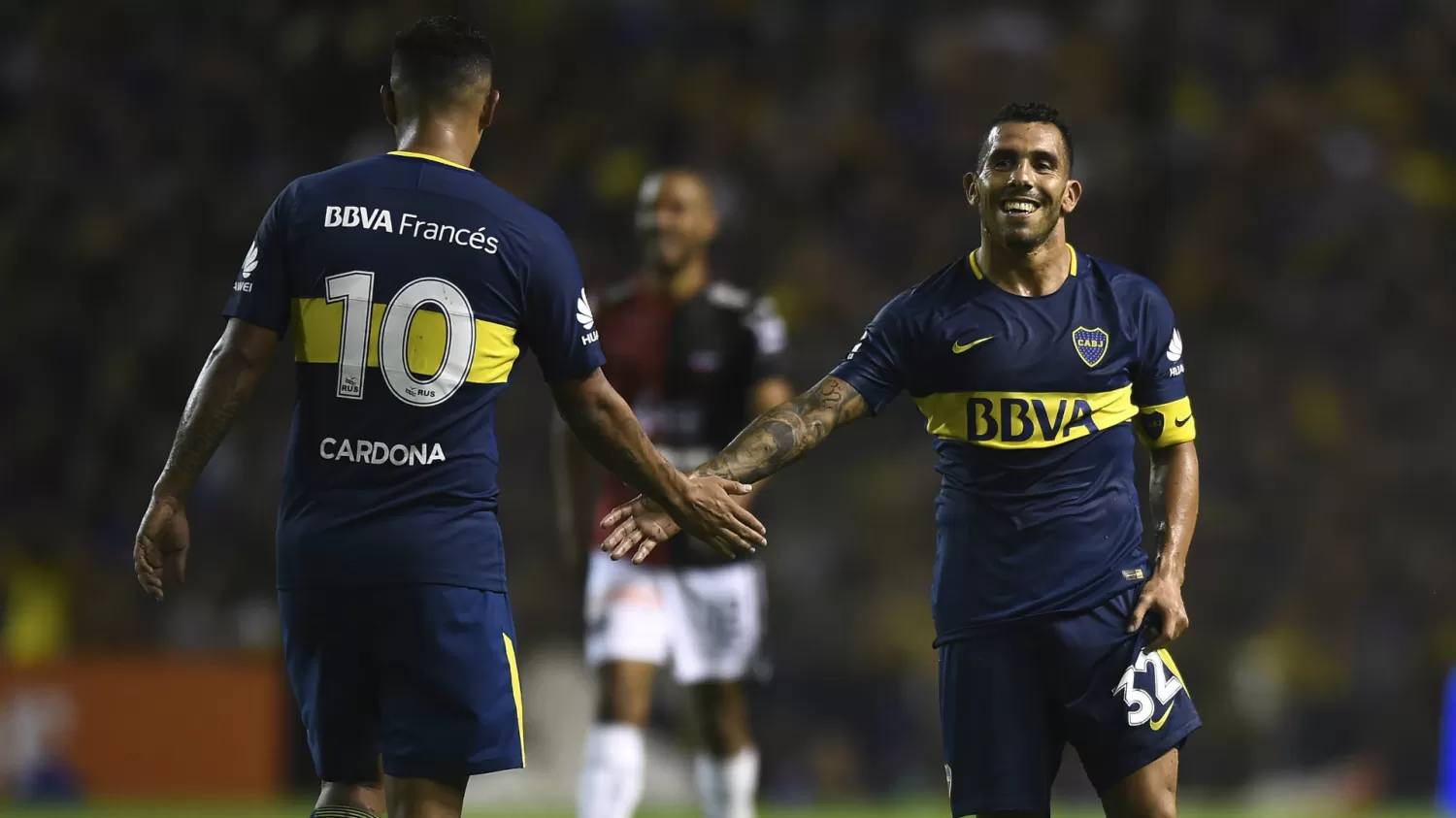 PRESENTES. Tevez y Cardona están entre los convocados para enfrentar a San Martín.