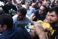 Video: en plena campaña, apuñalaron a un candidato a presidente de Brasil