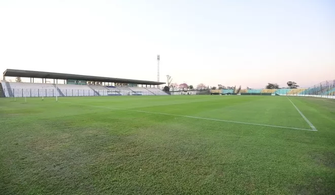 CAMPO DE JUEGO DEL ESTADIO ANTONIO ROMERO EN FORMOSA