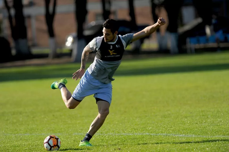 ENTERO. Cabral formó parte de la rotación de titulares que descansó el lunes. Mañana volverá a ser titular en el “Decano”. LA GACETA / FOTO DE FRANCO VERA.