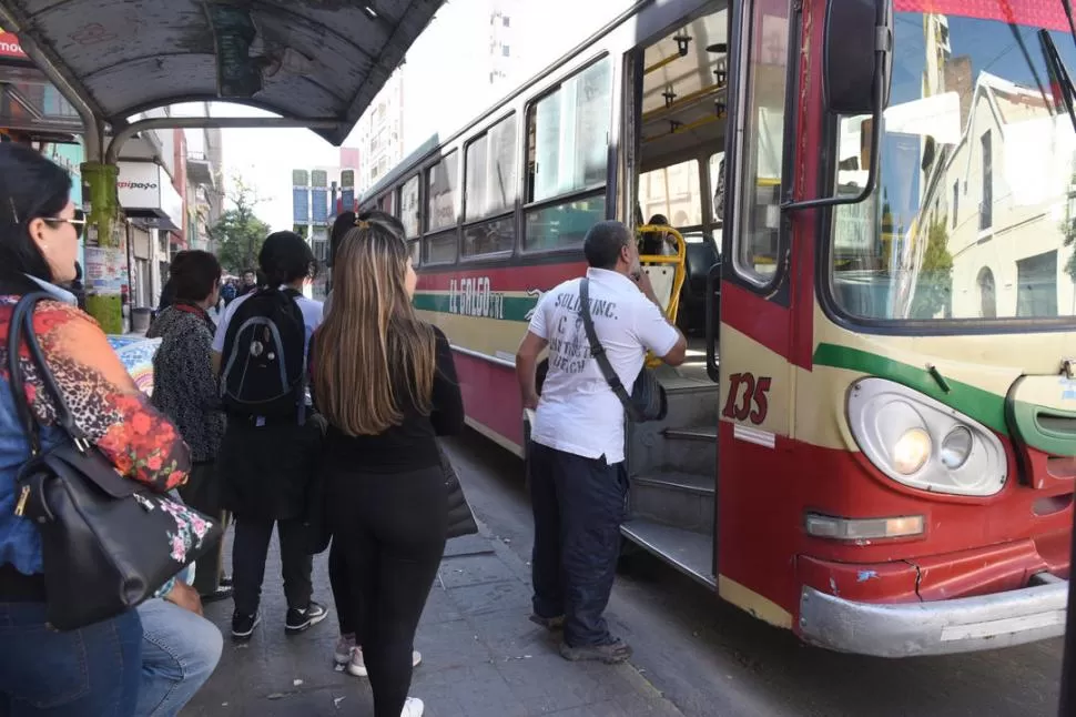 SITUACIÓN PRECARIA. Las concesionarias de ómnibus aducen que trabajan a pérdida y piden una suba del boleto. la gaceta / foto de analia jaramillo 