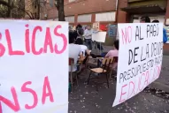Pese a la advertencia de un descuento, docentes de la UNT sostienen el paro