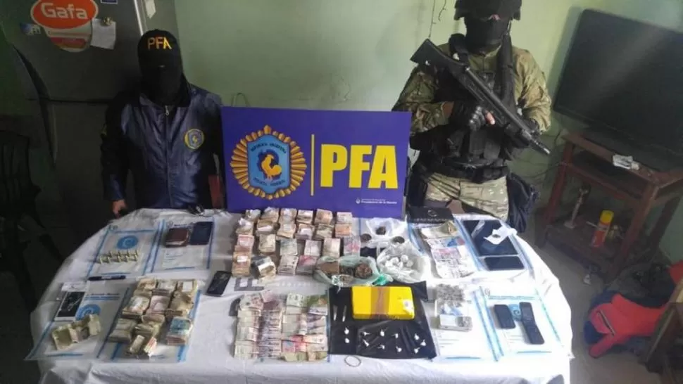SECUESTROS. Cocaína, marihuana, celulares y alrededor de $ 70.000. 