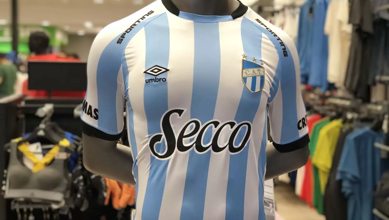 La nueva camiseta ya está a la venta. 