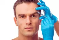 Los hombres y la estética: acompañan a sus parejas y se convierten en pacientes