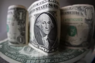 Sin intervención del Central, el dólar bajó a $ 38,97 por la oferta privada