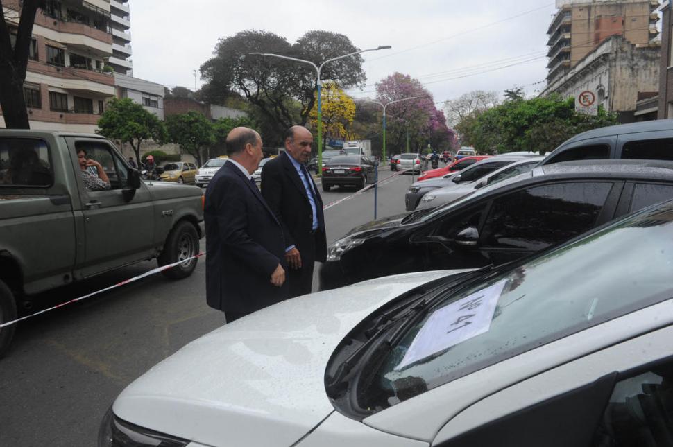 LOS VEHÍCULOS. Fueron exhibidos frente a la sede del fuero penal.  