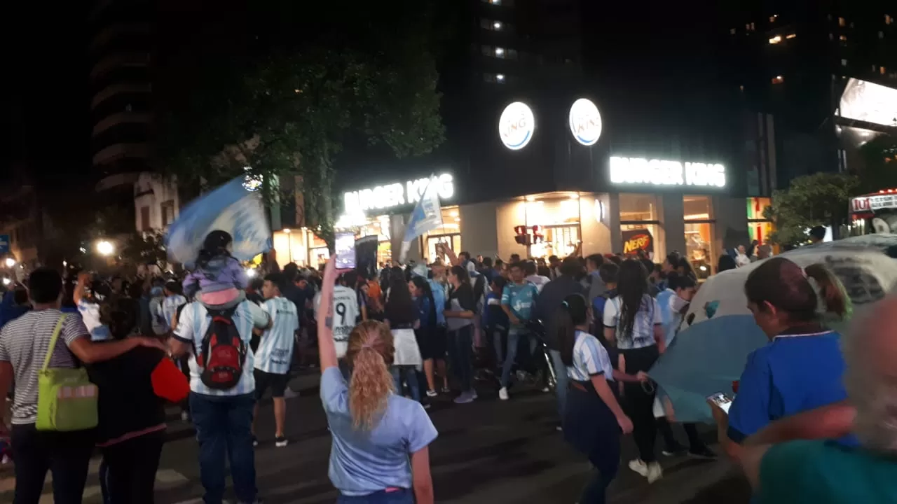 Luis Caro, siempre presente: multitudinario festejo por el Día del Hincha de Decano