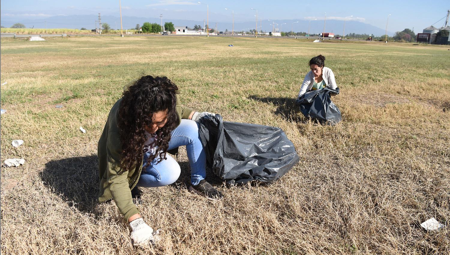 Miles de tucumanos aprovecharon el sábado para salir a limpiar la ciudad