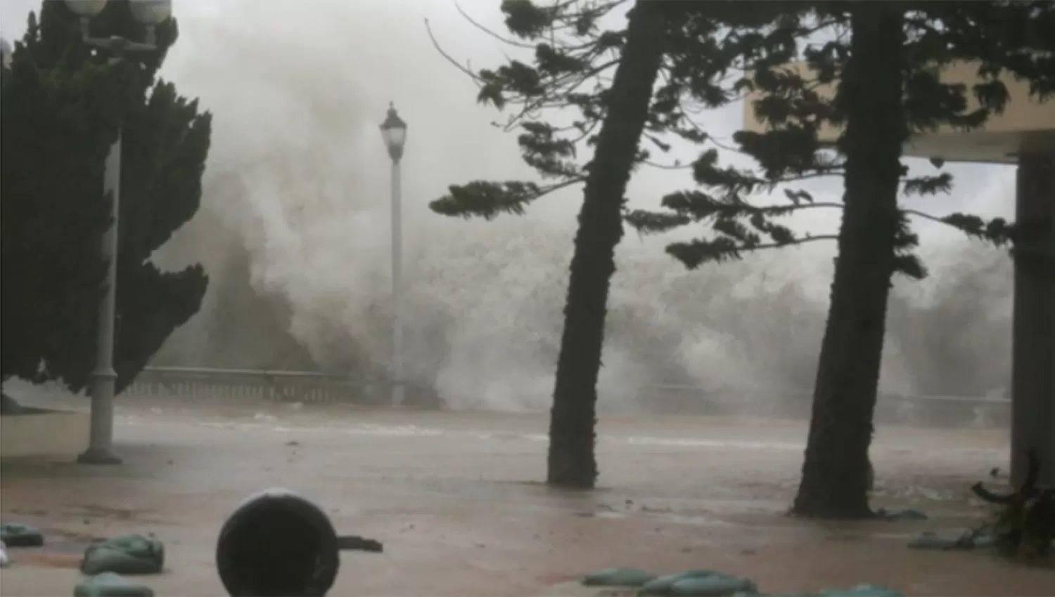 El supertifón Mangkhut ya dejó al menos 100 muertos en Filipinas y Hong Kong