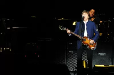 Paul regala discos para un mundo que cada vez escucha menos discos