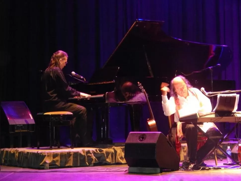 COMPOSICIONES A CUATRO MANOS. Leo Deza y Litto Nebbia hicieron “Canciones de Tucumán a Rosario”. 