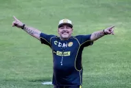 Maradona les pegó a Solari y a Scaloni, y negó haber criticado a Messi