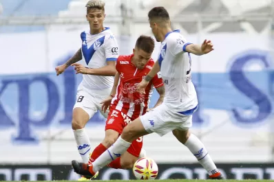 San Martín fue superado por Vélez y su futuro es cada vez más incierto