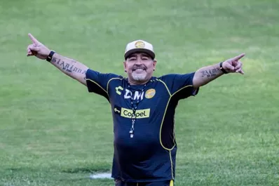Maradona debutará hoy como DT de Dorados de México