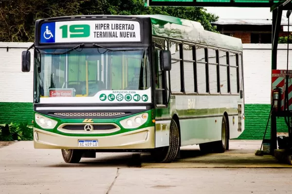 Susto y tensión: pasajeros lograron evitar una tragedia en un colectivo de la Línea 19