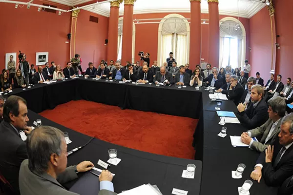 Macri gira por decreto $ 4.125 millones del fondo sojero para provincias y municipios