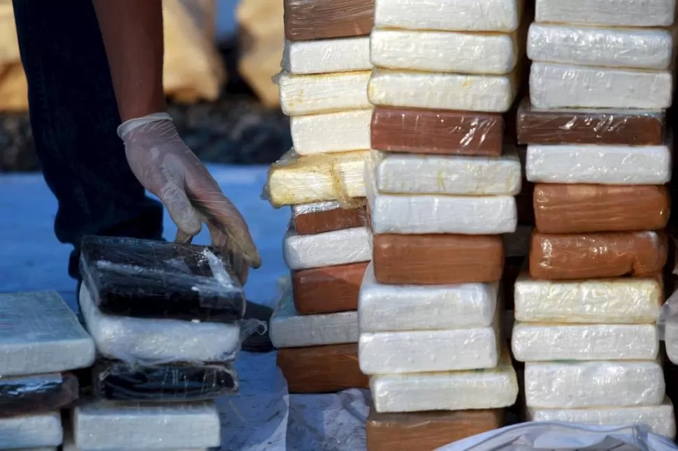 CARGAMENTO. Mustafá afirmó que el costo de la cocaína también depende del valor de los precursores, que se utilizan para el estiramiento. 