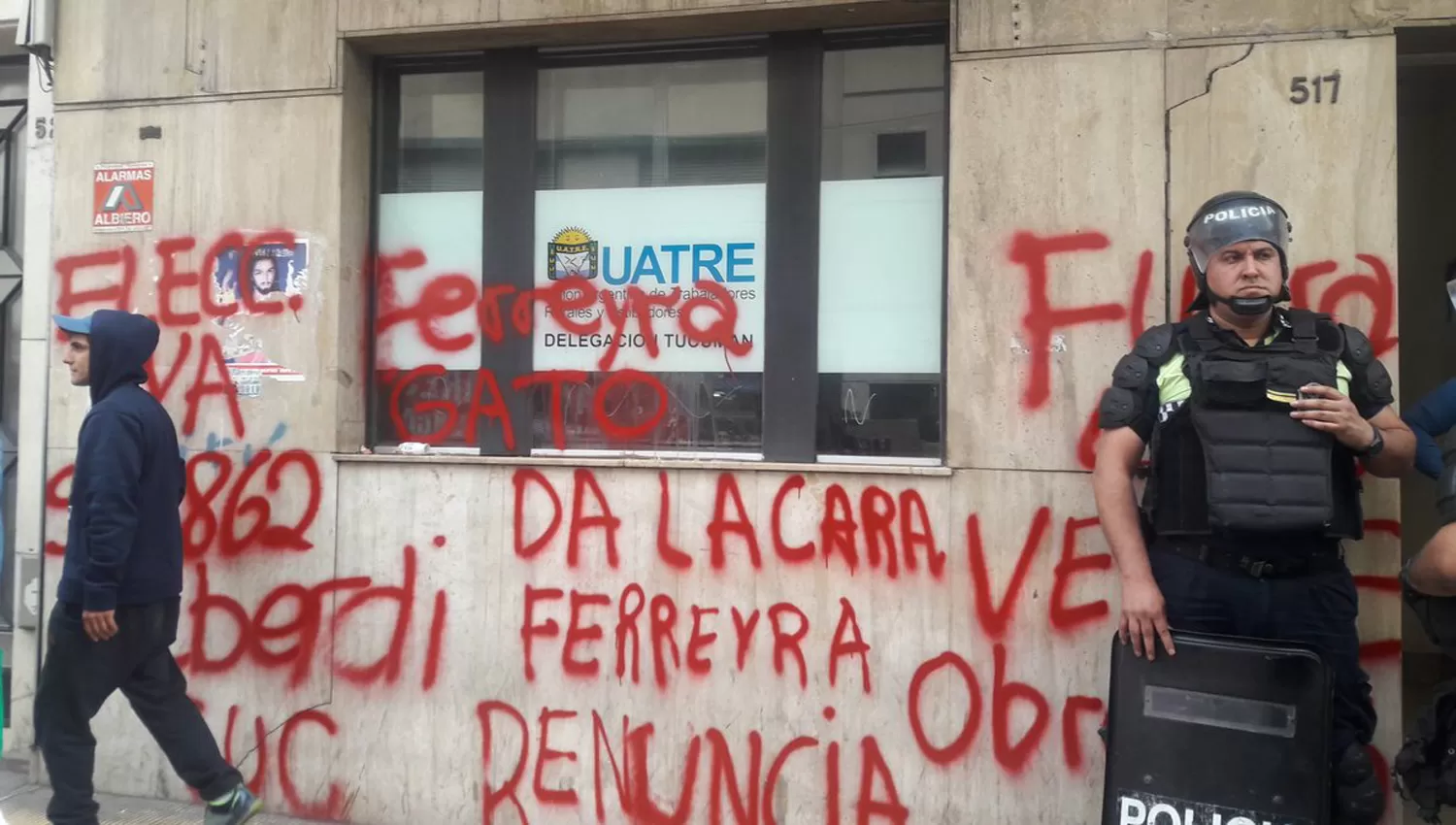 Uatre denunció que manifestantes entraron por la fuerza a su sede y causaron destrozos