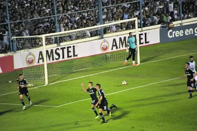 Atlético lo dejó vivo y Gremio se llevó la victoria del Monumental