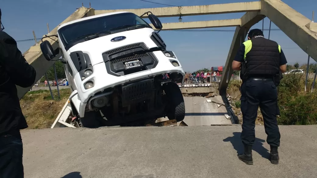 El puente caído había sido habilitado en 2015