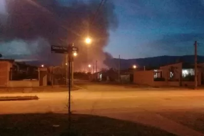 La quema de caña y de pastizales inundó Lomas de Tafí de humo y olor a quemado