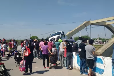 Qué fue lo que provocó la caída del puente en Manantial Sur