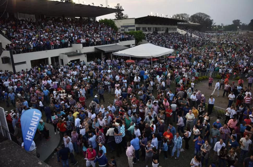 EL PRINCIPAL OBJETIVO. Las autoridades de la Caja Popular de Ahorros esperan que las tribunas estén colmadas de público; por eso, la entrada será libre y gratuita. la gaceta / foto de Osvaldo Ripoll