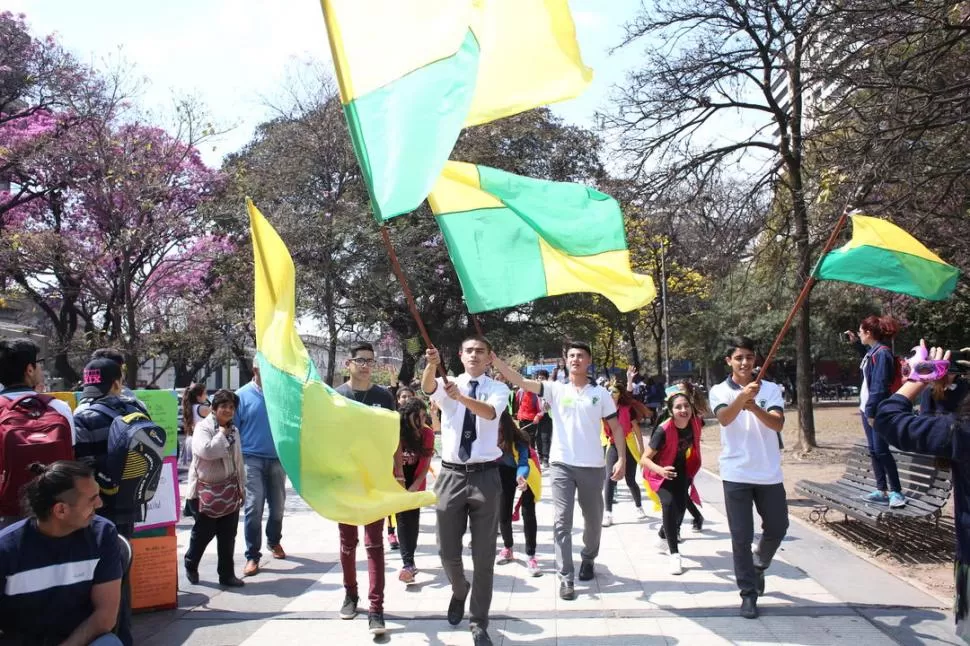 PLAZA URQUIZA. Una de las actividades que organizó el Ministerio de Educación. Prensa Ministerio de Educación.- 