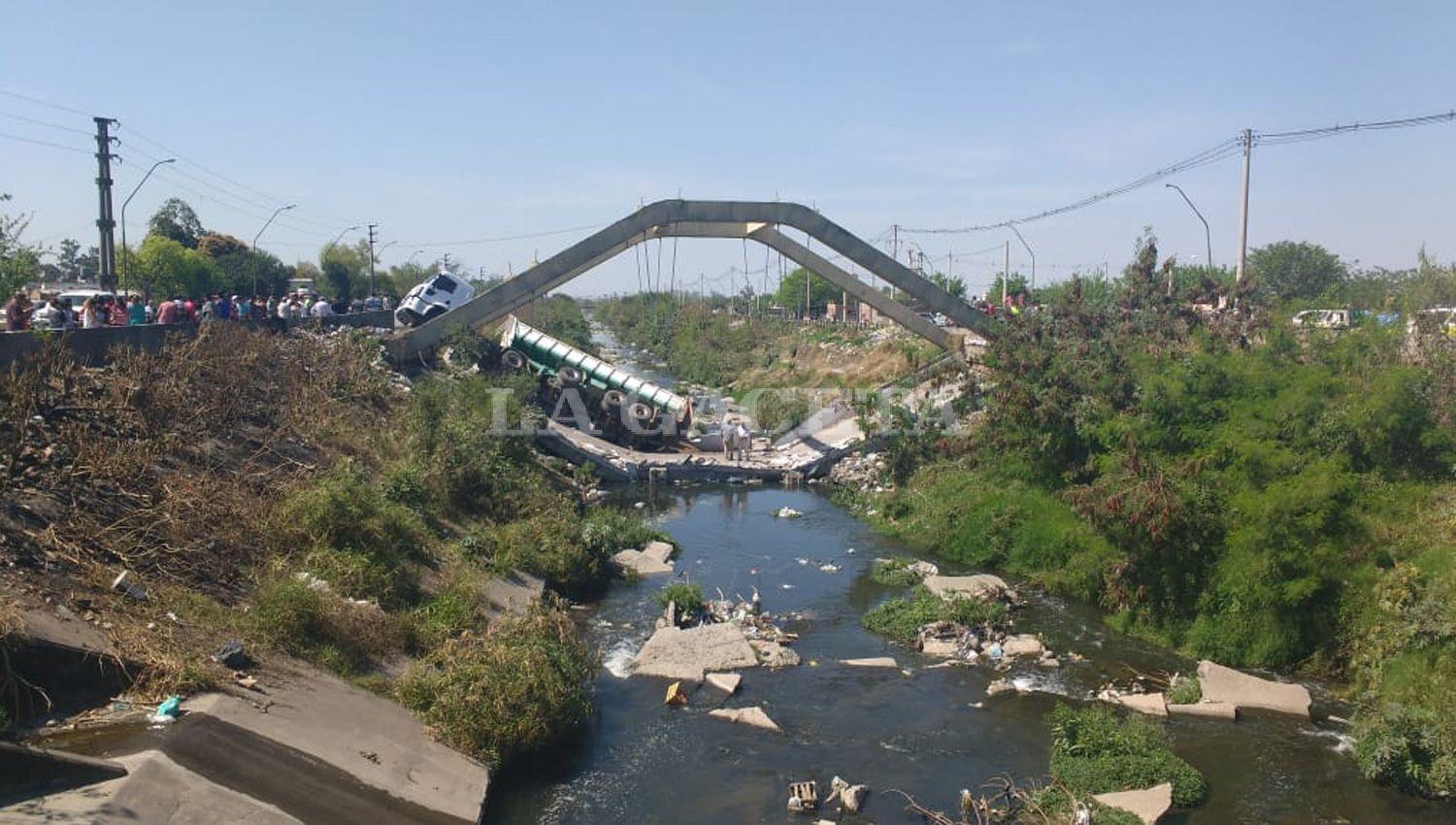 Imágenes: así quedó el puente que colapsó en avenida Colón y Canal Sur