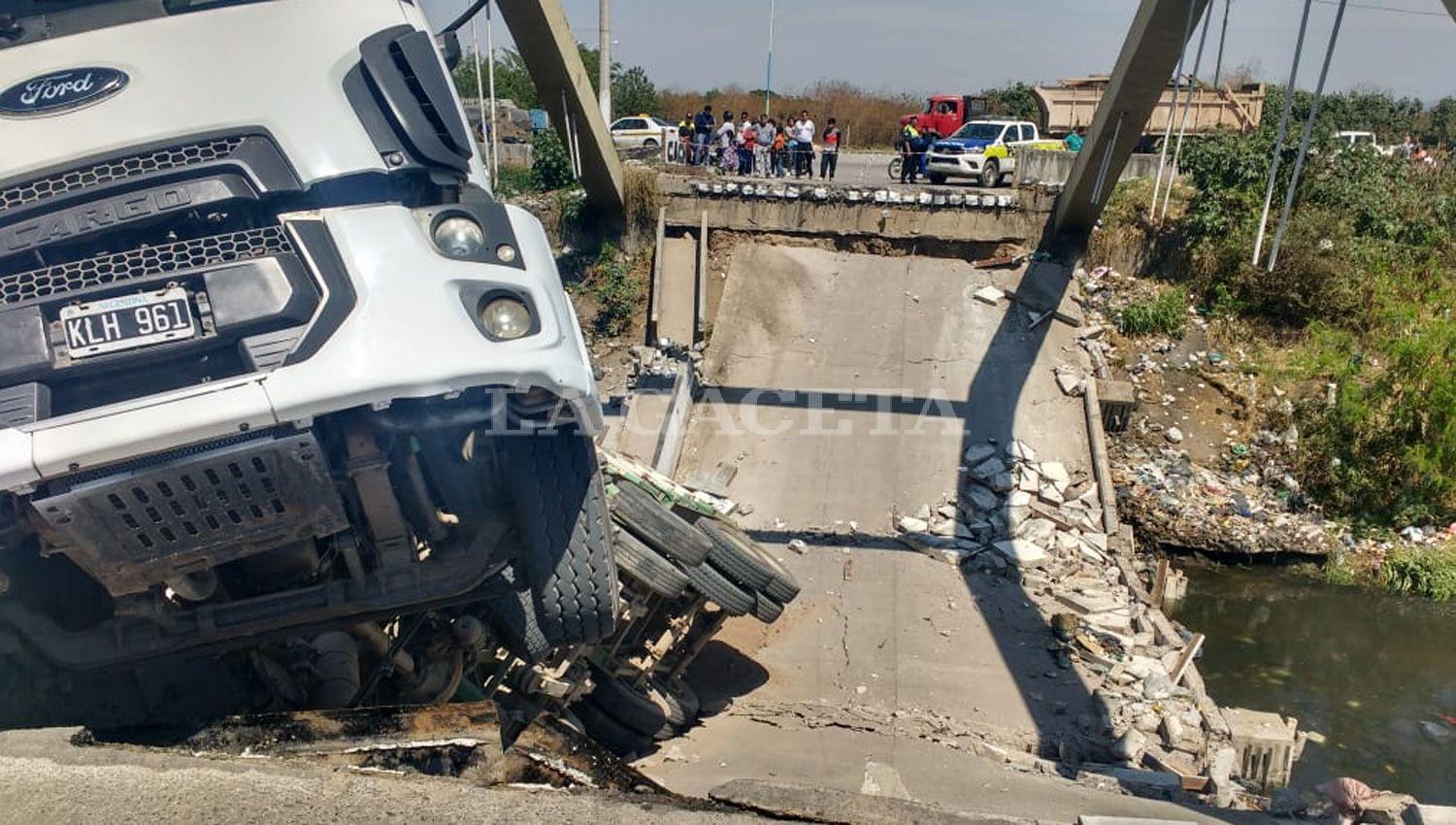 Imágenes: así quedó el puente que colapsó en avenida Colón y Canal Sur