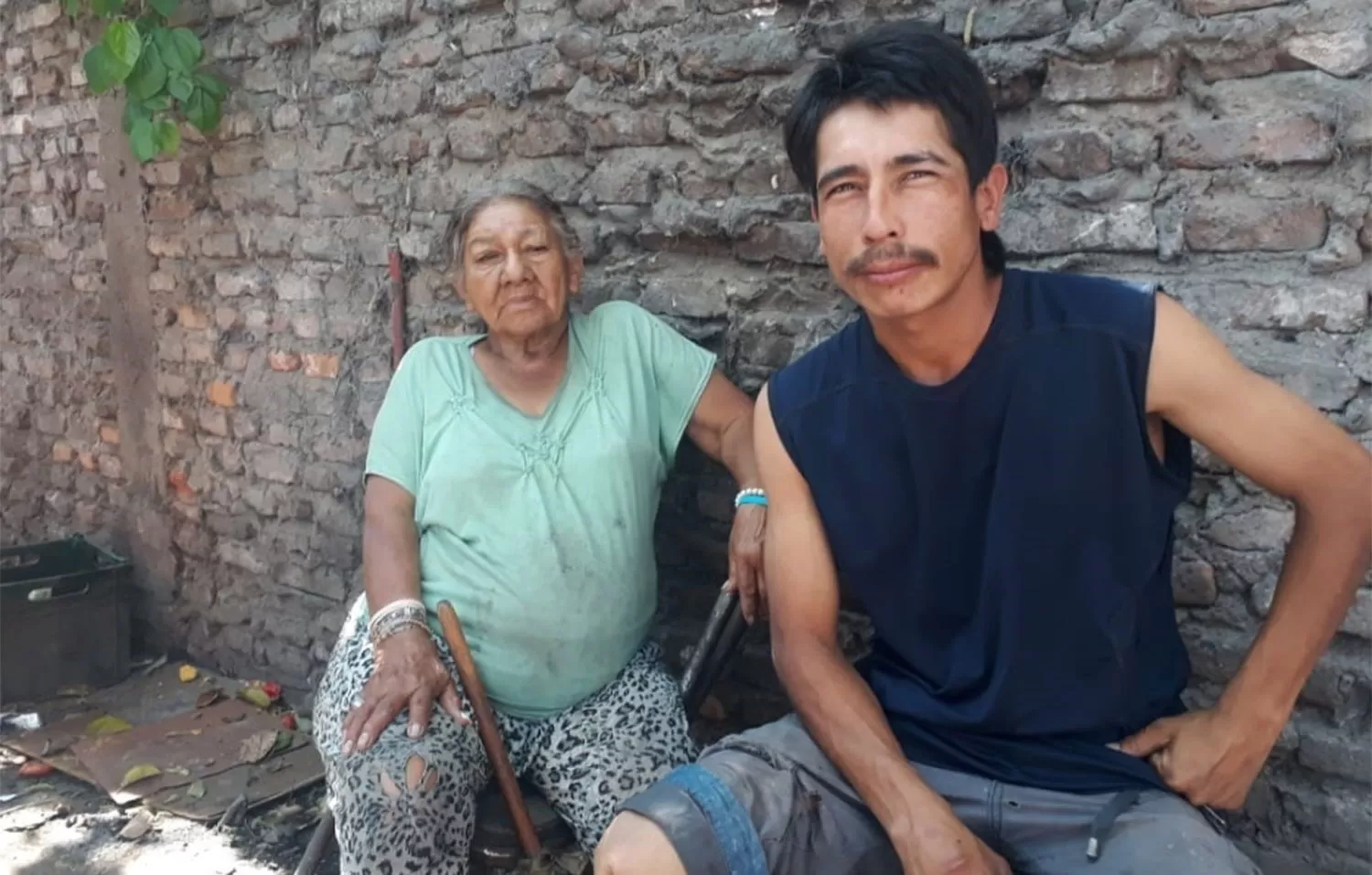 ANGUSTIA. Ceferina Brito y Juan Carlos Brito, madre y hermano del joven desaparecido.