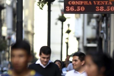 ¿Por qué ocurre y qué puede esperarse de una crisis cambiaria?