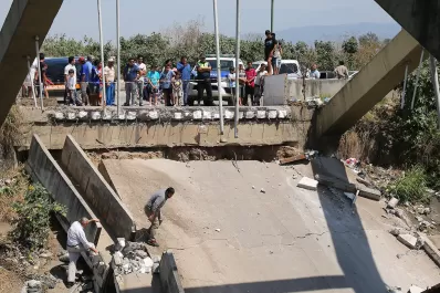 Vecinos afirman que la obra del puente se hizo mal y tardó en habilitarse