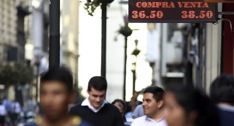 ¿Por qué ocurre y qué puede esperarse de una crisis cambiaria?