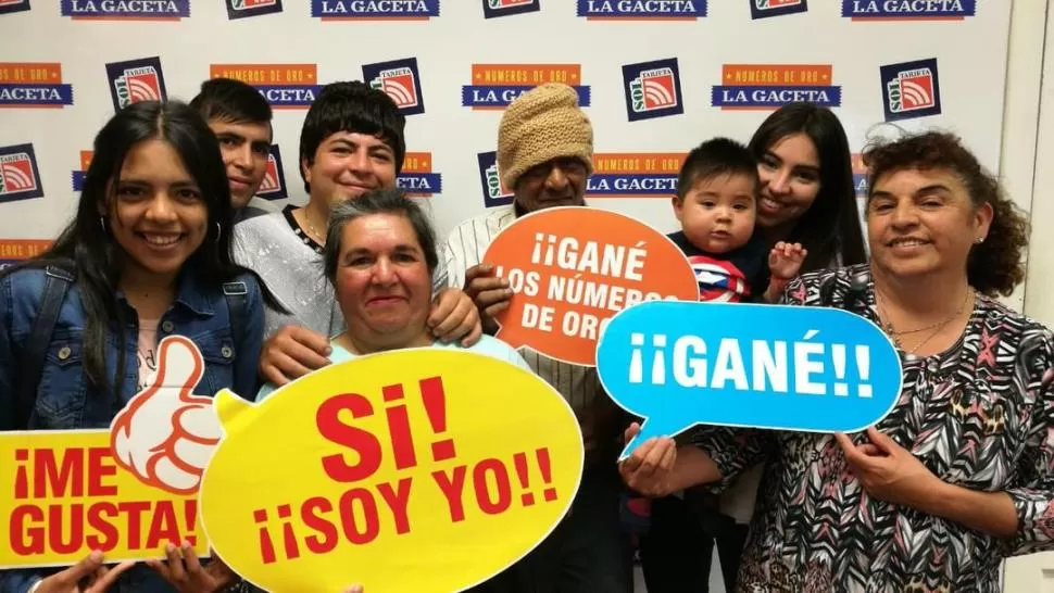GANADORES EN FAMILIA. Olga Ester Nobo, Juan Manuel Orellana y María Rosa Valdez en LA GACETA. 