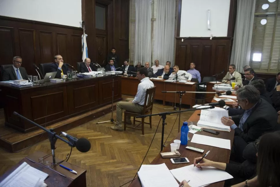 EN LA SALA DE AUDIENCIAS. El actual asesor de la Legislatura, Sergio Kaleñuk, declaró ante los jueces de la Sala III el miércoles y ayer. la gaceta / FOTOs DE JORGE OLMOS SGROSSO