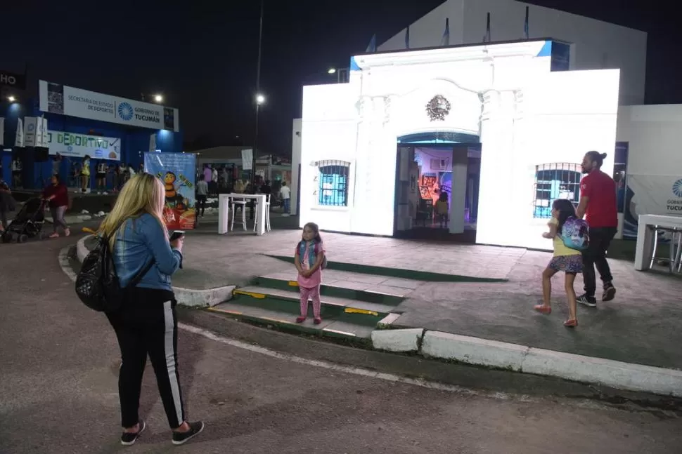 CASA HISTÓRICA. Así es el acceso al sector de stands del Gobierno. LA GACETA / FOTO DE DIEGO ARÁOZ.-