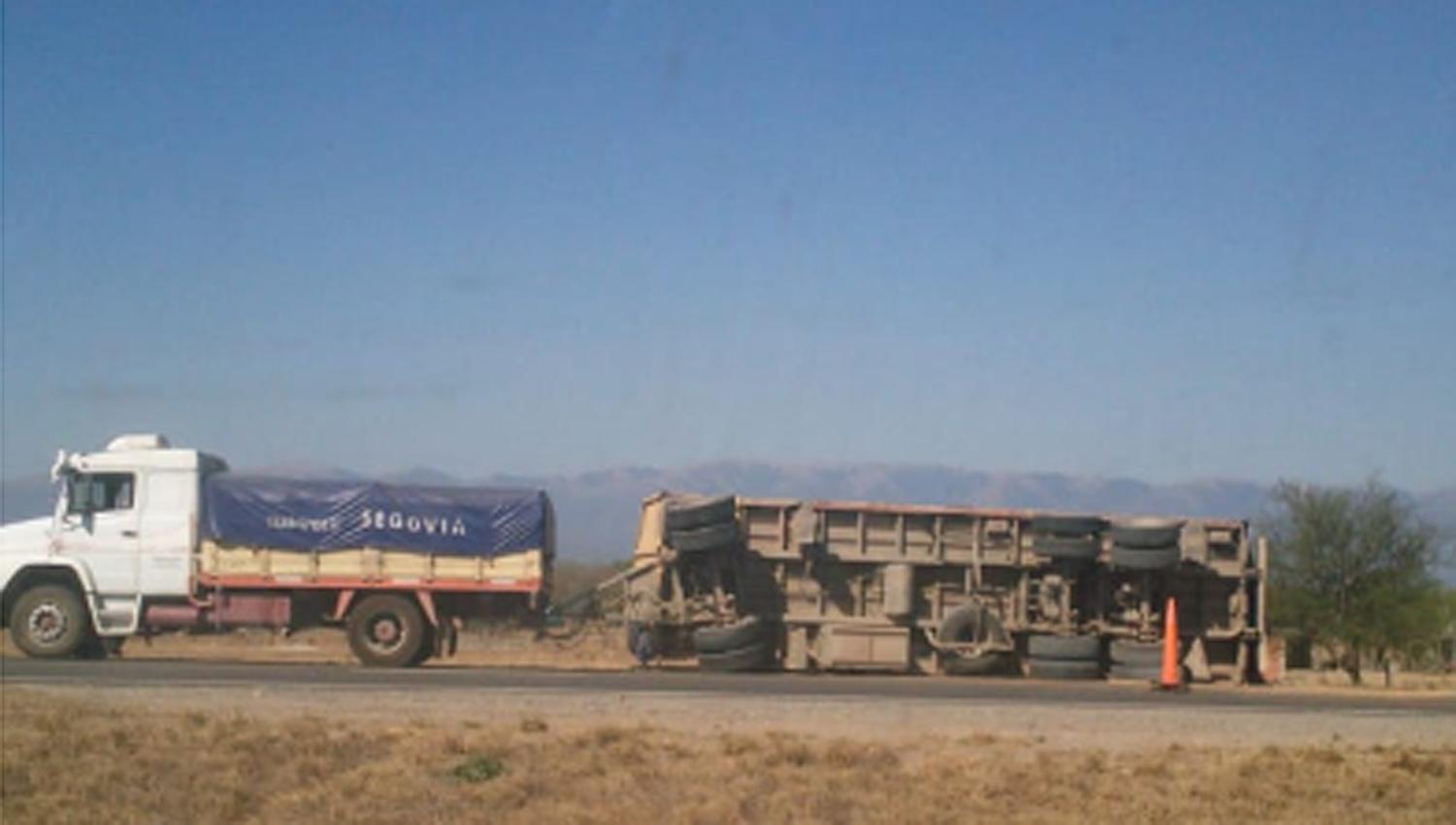 Murió un motociclista tras chocar contra un camión en la ruta 9