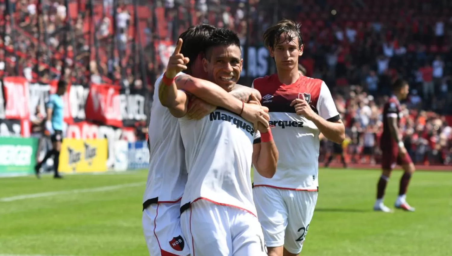 FESTEJO. Víctor Figueroa marcó un gol de penal.